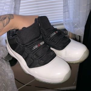 Jordan 11 tuxedo lows